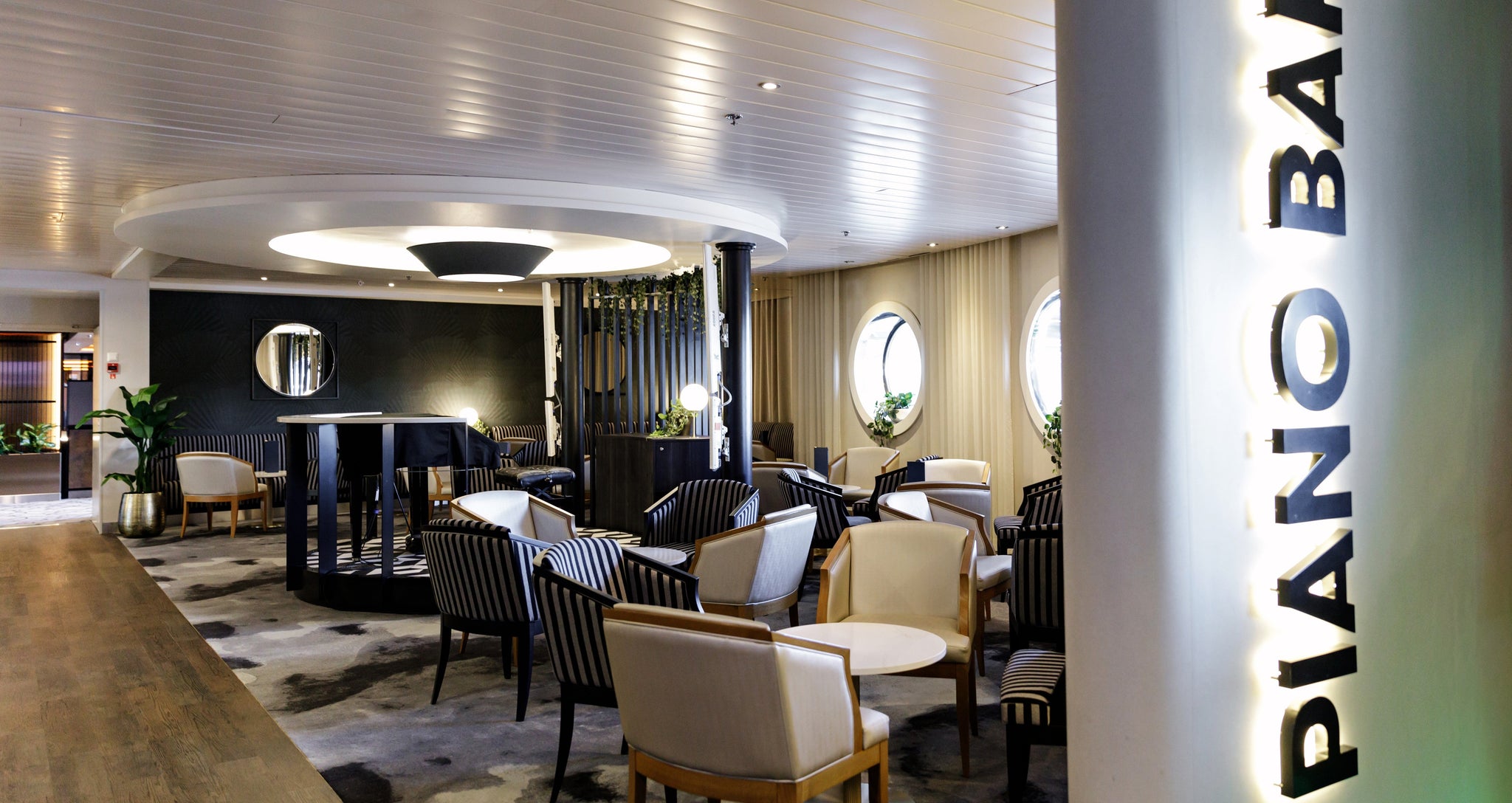 UUSI LISÄYS PROJEKTIPANKISSA - PIANO BAR!